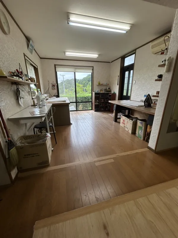 着物リメイク教室の作業場