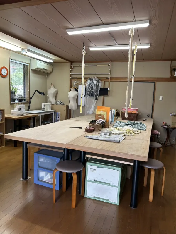着物リメイク教室の作業台